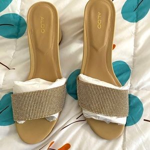 Vintage Golden Sandals w Heel